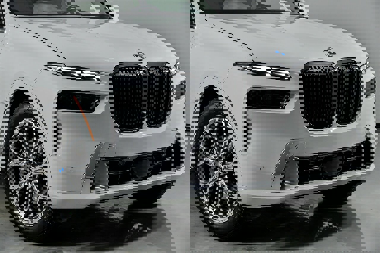 Used 2023 BMW X7 xDrive40i image 3