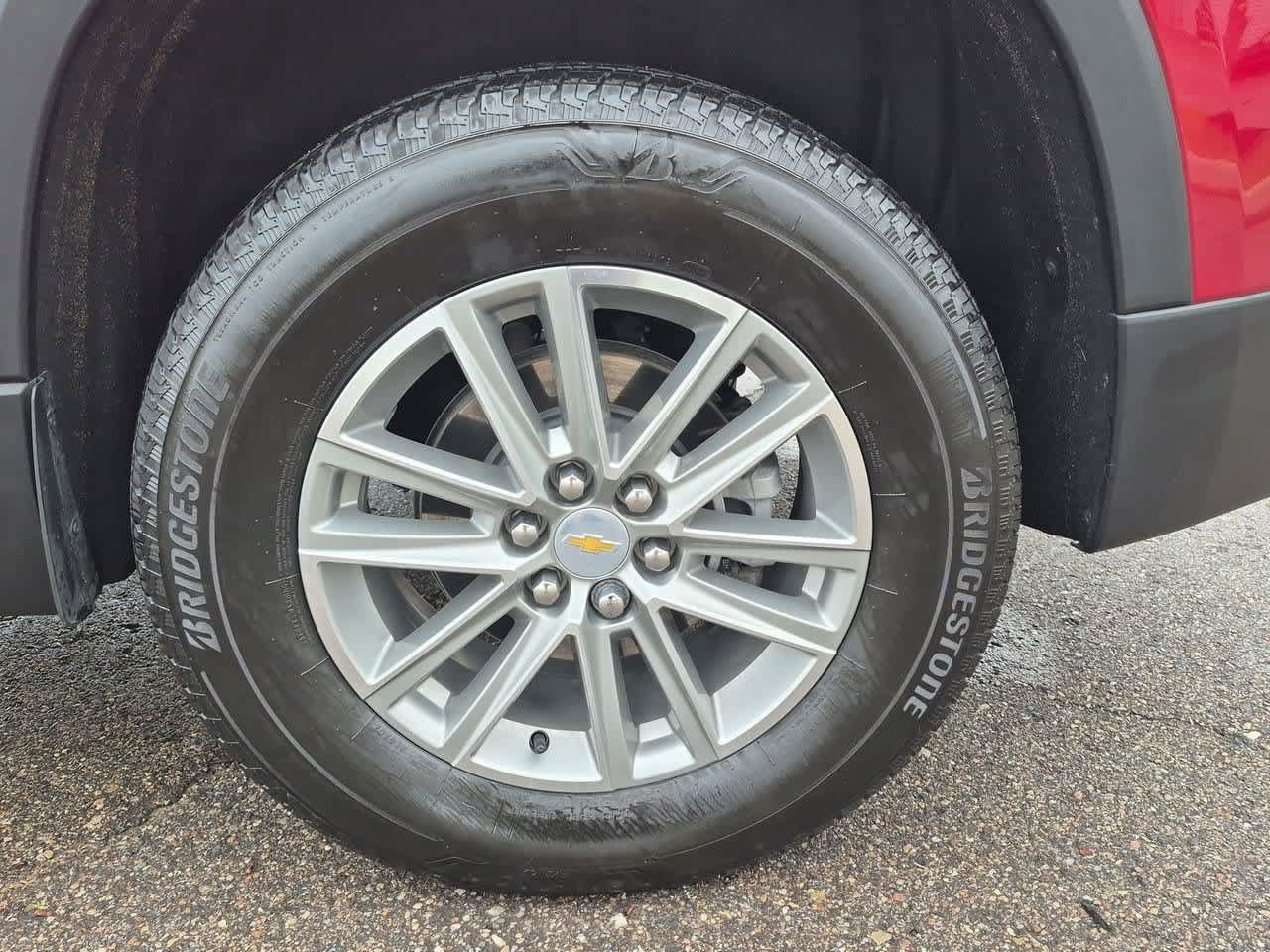 Used 2023 Chevrolet Traverse LT FWD image 13
