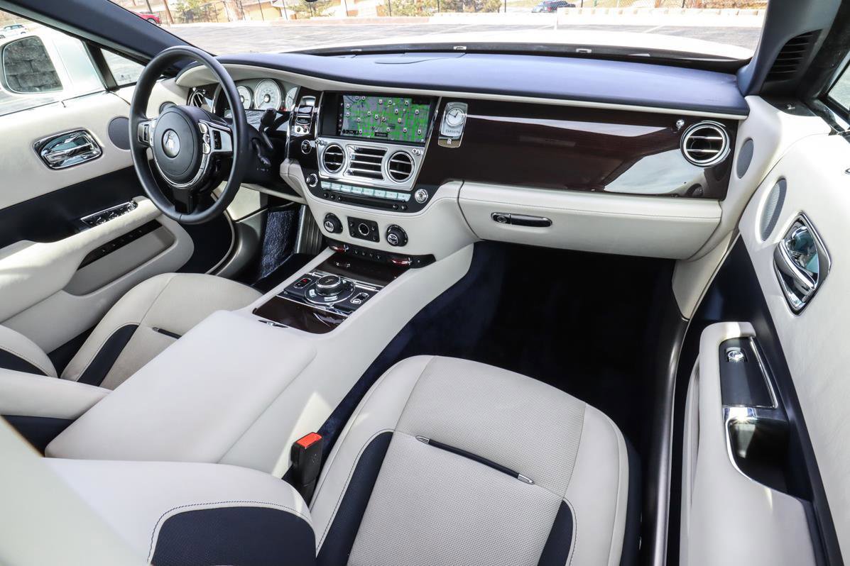 Used 2019 Rolls-Royce Dawn image 37