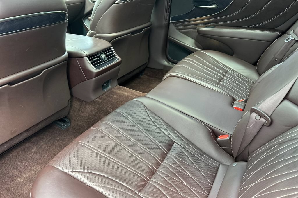 Used 2018 Lexus LS 500 w/ Luxury Package RWD image 12