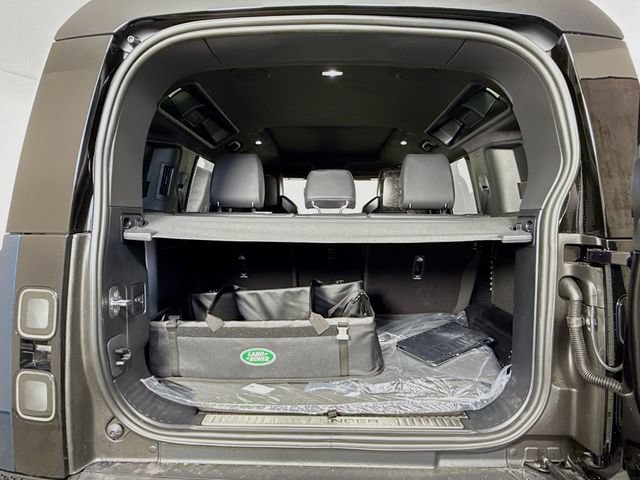 New 2026 Land Rover Defender 110 OCTA AWD/4WD image 28