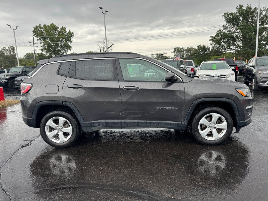 Used 2017 Jeep Compass Latitude w/ Popular Equipment Group AWD/4WD image 6