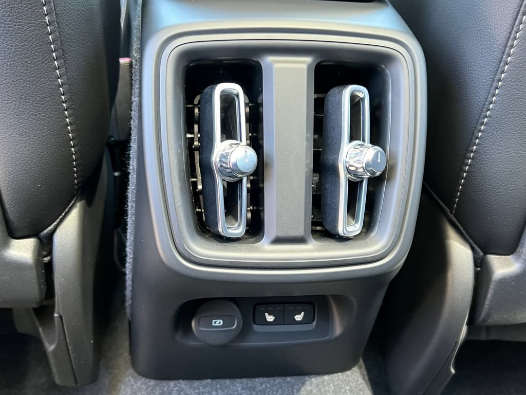 Used 2023 Volvo XC40 B5 Ultimate w/ Climate Package AWD/4WD image 38