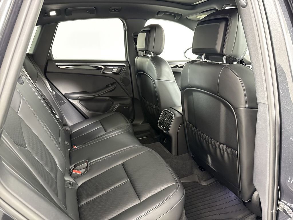 Certified 2025 Porsche Macan image 25