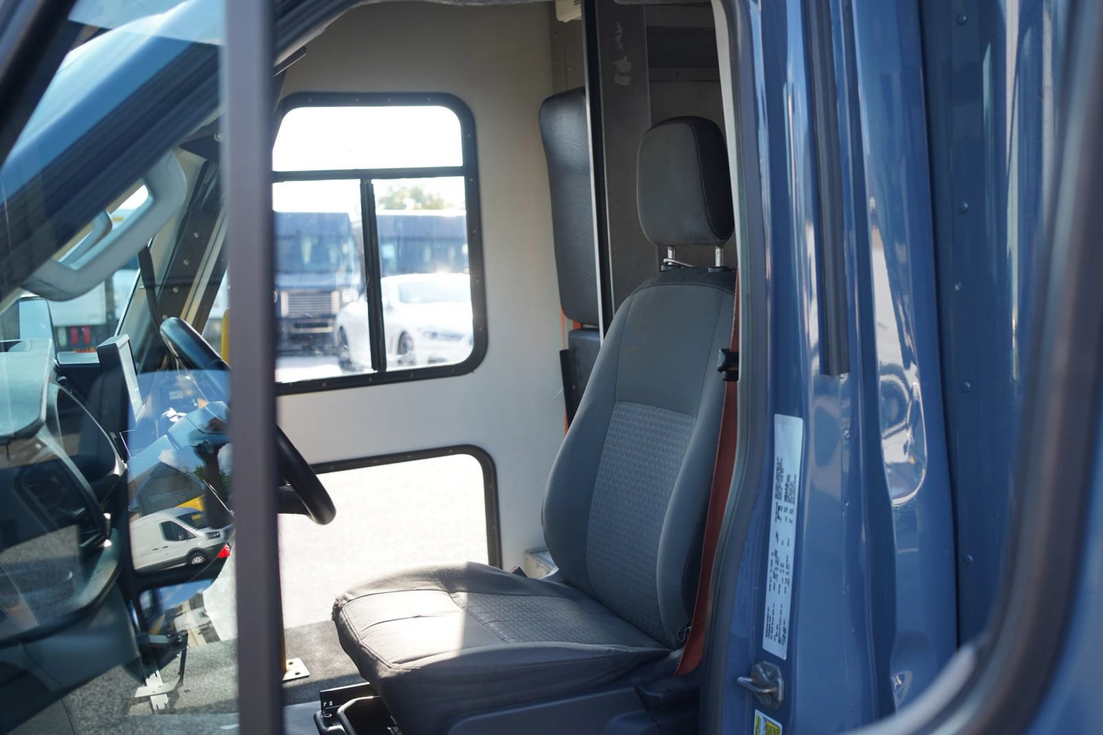 Used 2022 Ford Transit 350 DRW RWD image 18