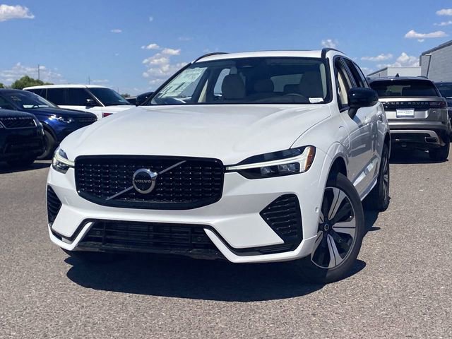 Certified 2025 Volvo XC60 T8 Plus AWD/4WD image 3