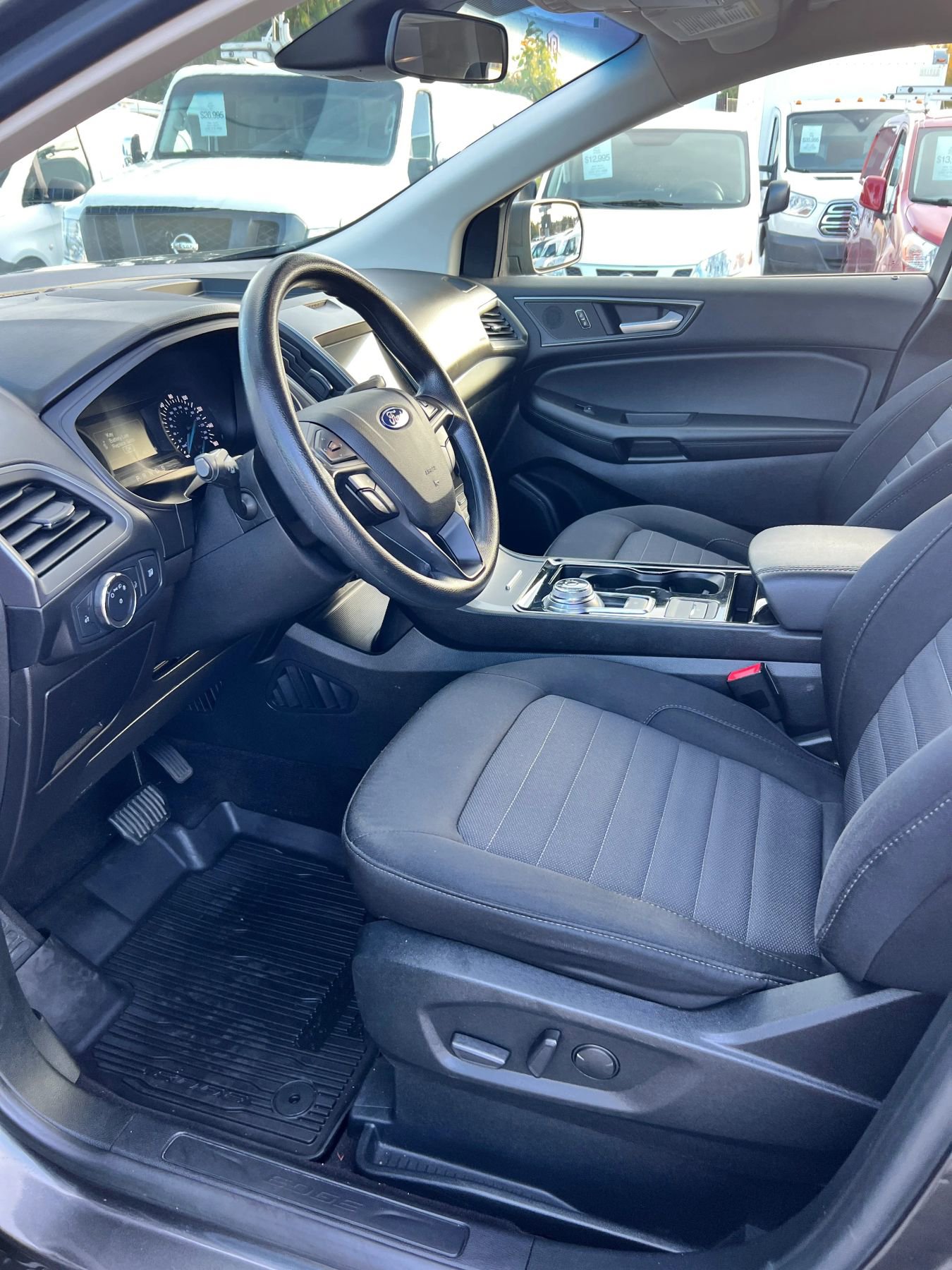 Used 2020 Ford Edge SE image 9