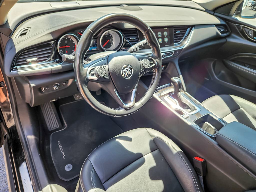 Used 2018 Buick Regal Essence w/ Sights and Sounds Package AWD/4WD image 8