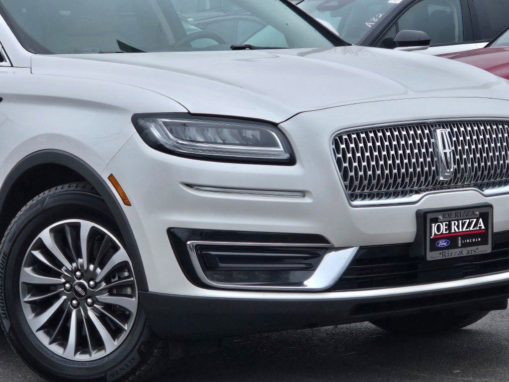 Used 2019 Lincoln Nautilus Select image 2