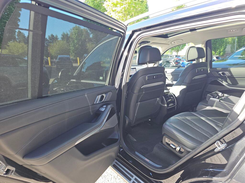 Used 2025 BMW X7 xDrive40i AWD/4WD image 18