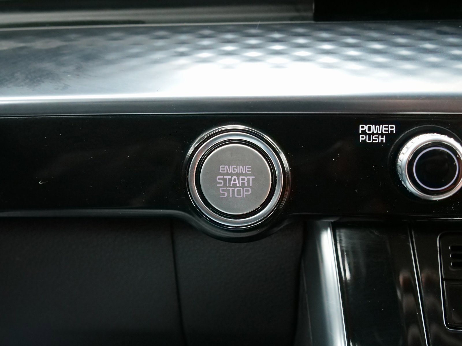 Used 2022 Kia Carnival SX Prestige image 27