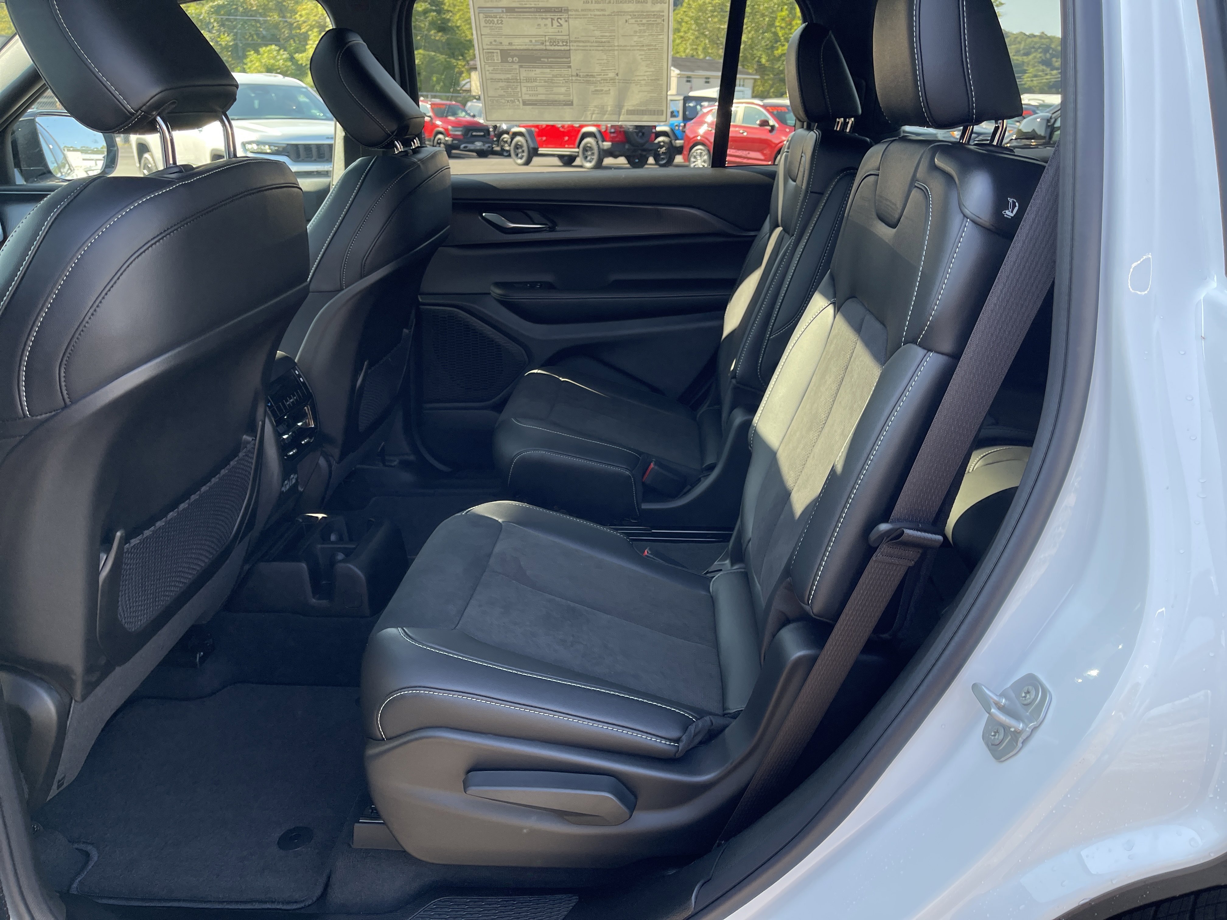 New 2025 Jeep Grand Cherokee L Altitude image 12