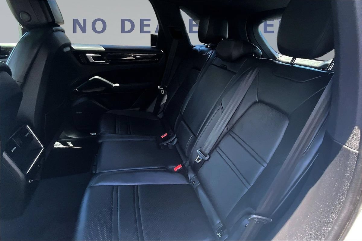 Used 2022 Porsche Cayenne AWD/4WD image 22