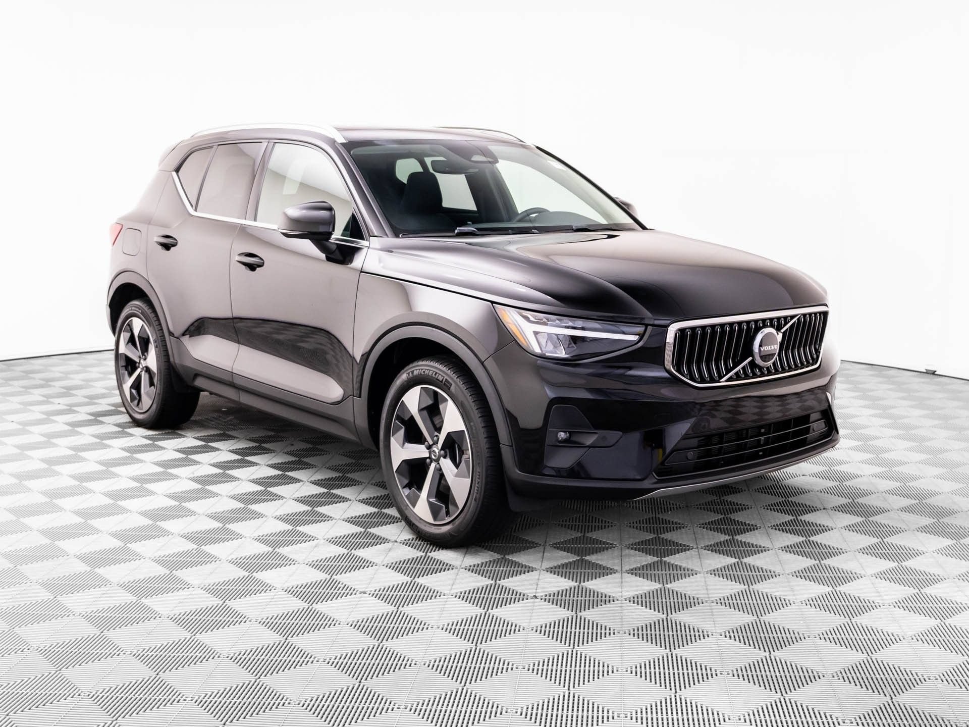 Used 2023 Volvo XC40 B5 Plus w/ Protection Package Premier AWD/4WD image 7