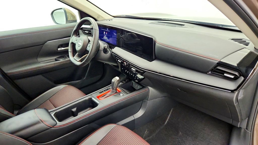 Used 2025 Nissan Kicks SR w/ SR Premium Package AWD/4WD image 26