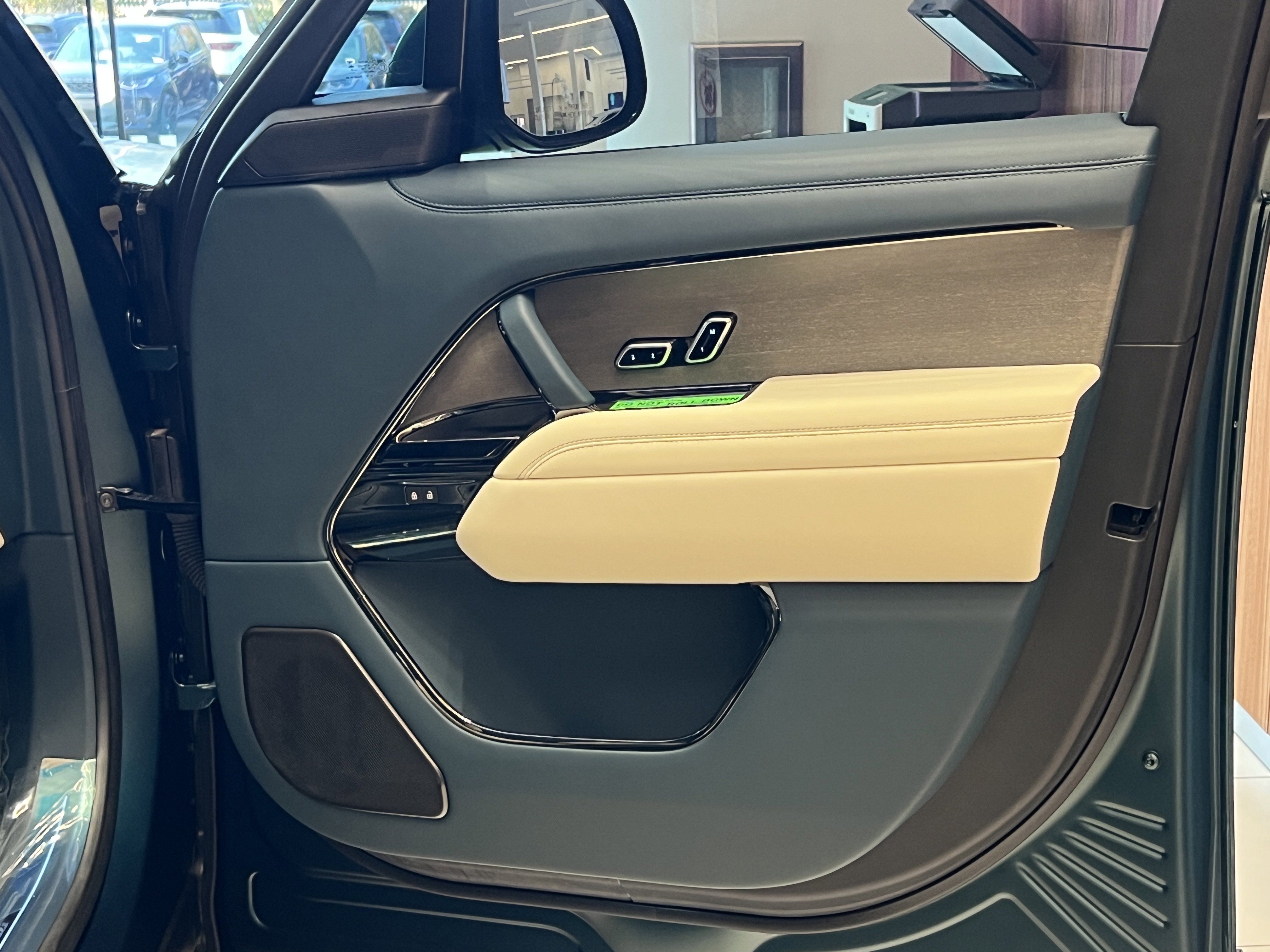 New 2025 Land Rover Range Rover SV AWD/4WD image 9