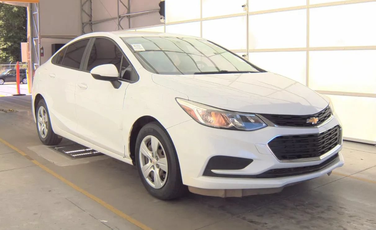Used 2018 Chevrolet Cruze LS FWD image 2