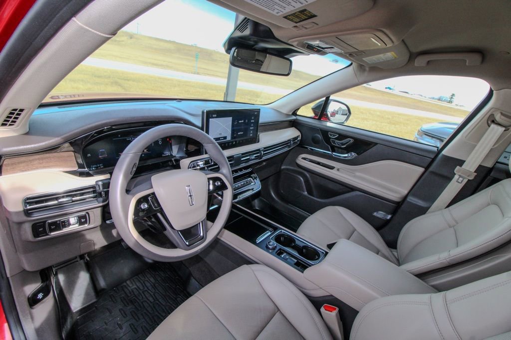 Used 2023 Lincoln Corsair Reserve AWD/4WD image 15