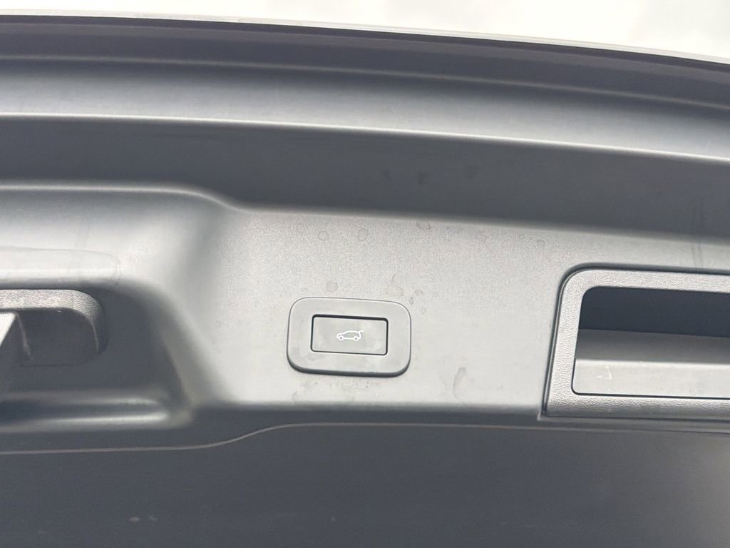 Used 2023 Land Rover Range Rover Evoque S image 7