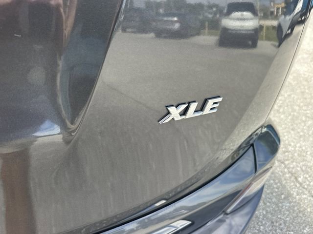 Used 2018 Toyota RAV4 XLE image 11