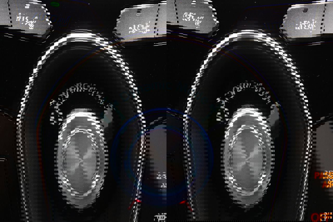 Used 2025 Acura RDX SH-AWD image 26