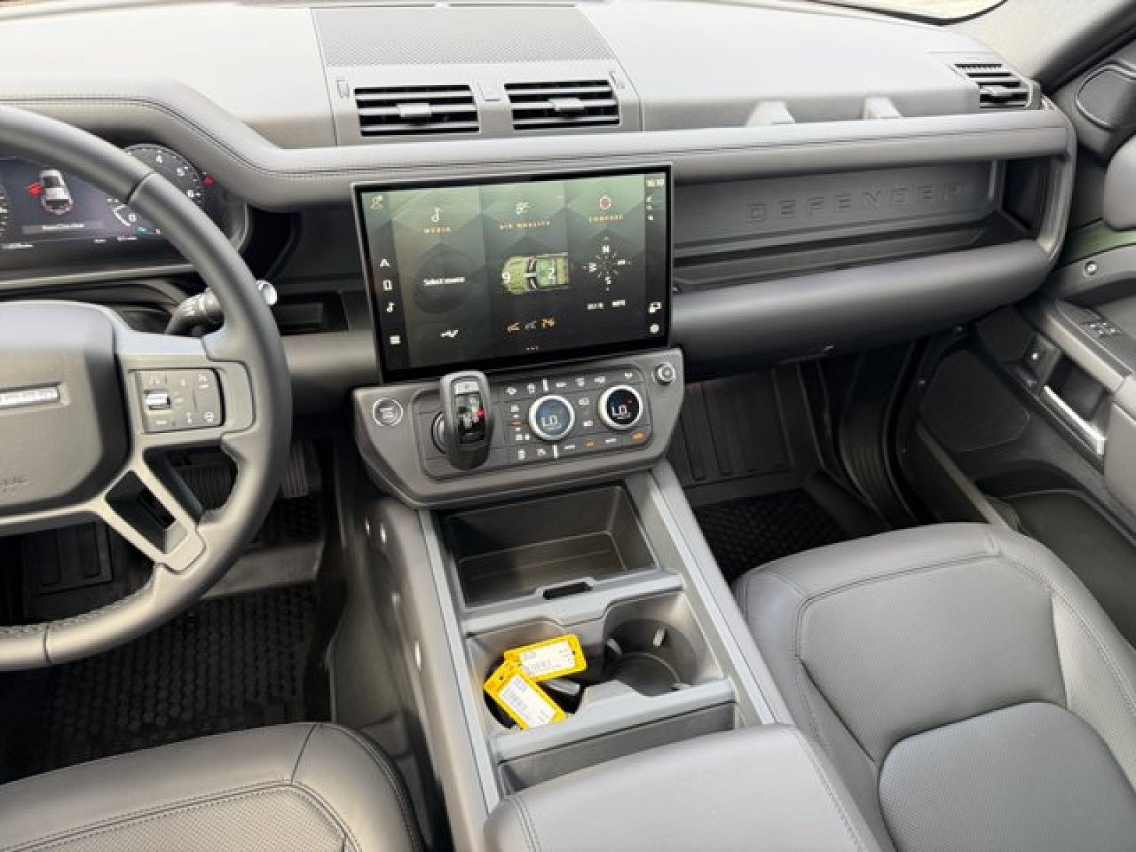 Used 2026 Land Rover Defender 110 X-Dynamic SE AWD/4WD image 14