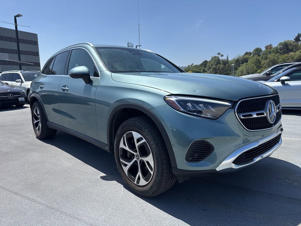 Used 2025 Mercedes-Benz GLC 350e 4MATIC image 3