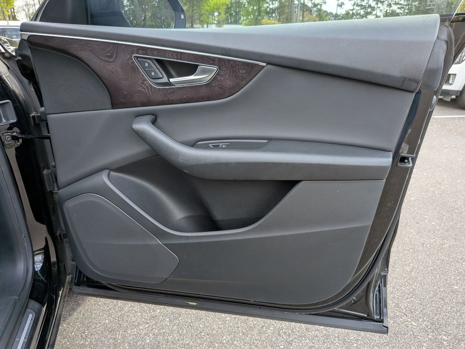Used 2019 Audi Q8 Premium image 36