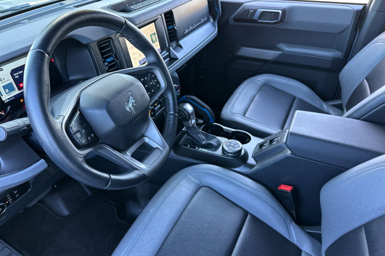 Used 2023 Ford Bronco Black Diamond w/ Sasquatch Package image 9