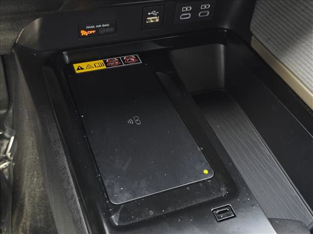 Used 2025 Toyota Camry SE w/ Convenience Package image 18