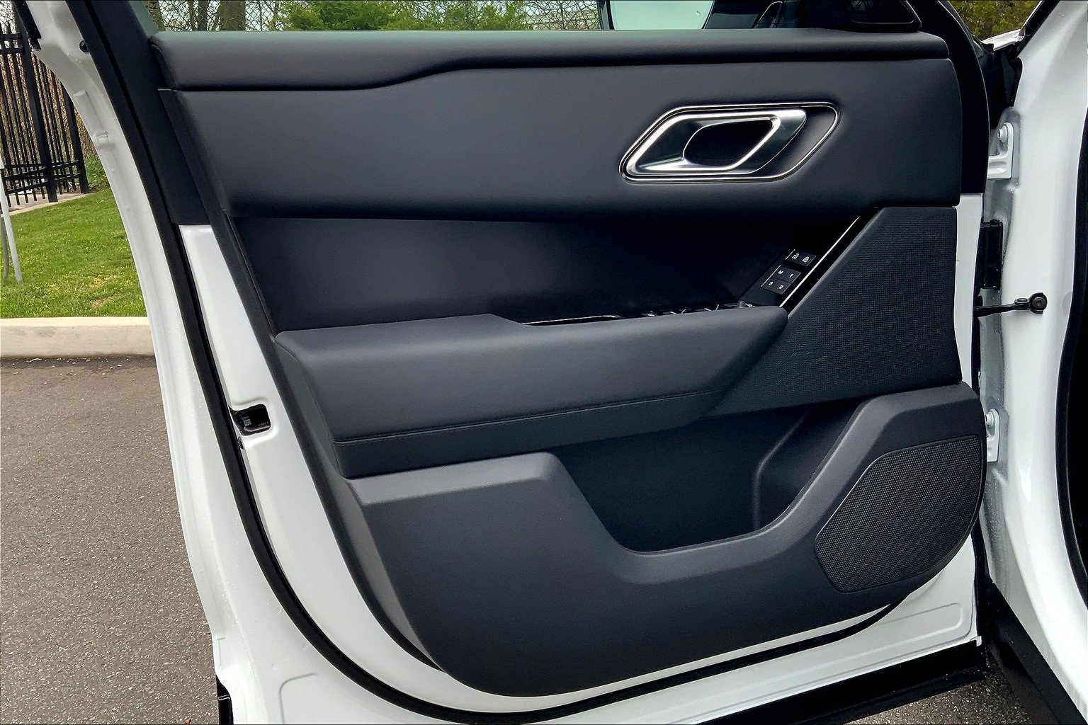 New 2026 Land Rover Range Rover Velar Dynamic SE image 10