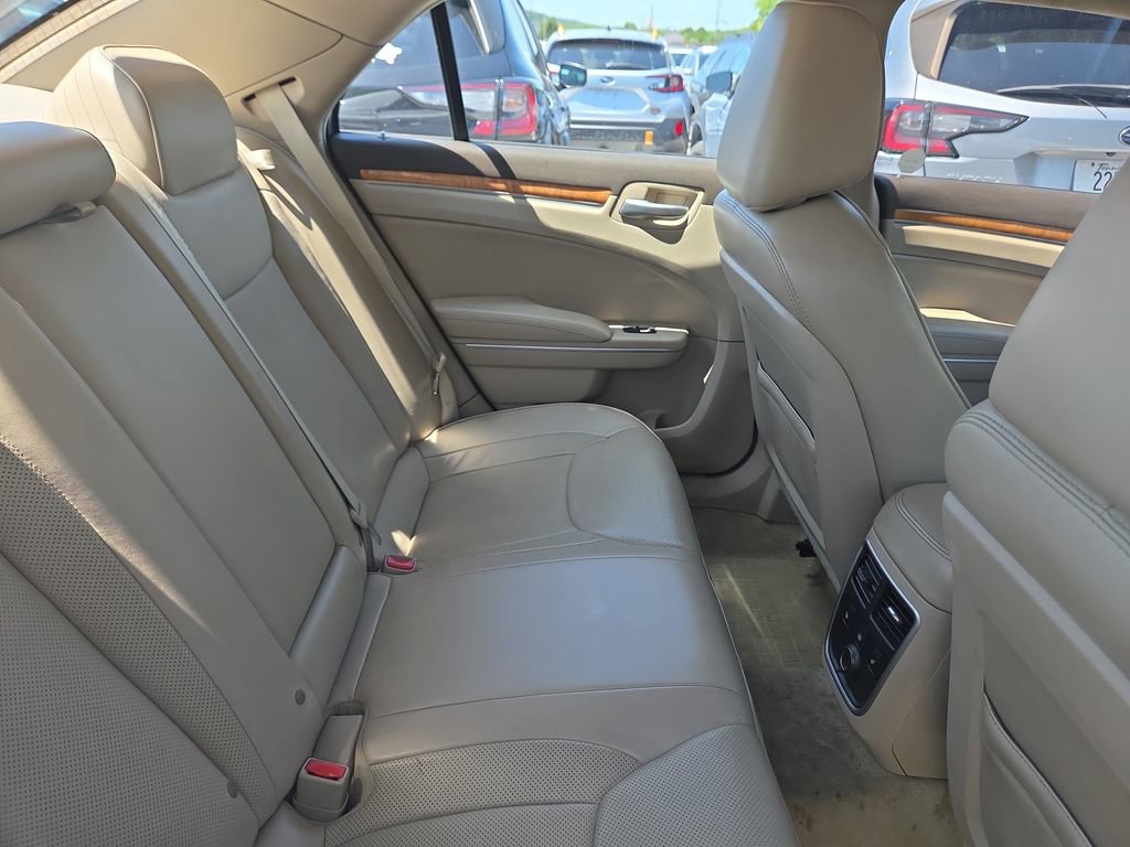 Used 2014 Chrysler 300 C AWD/4WD image 12