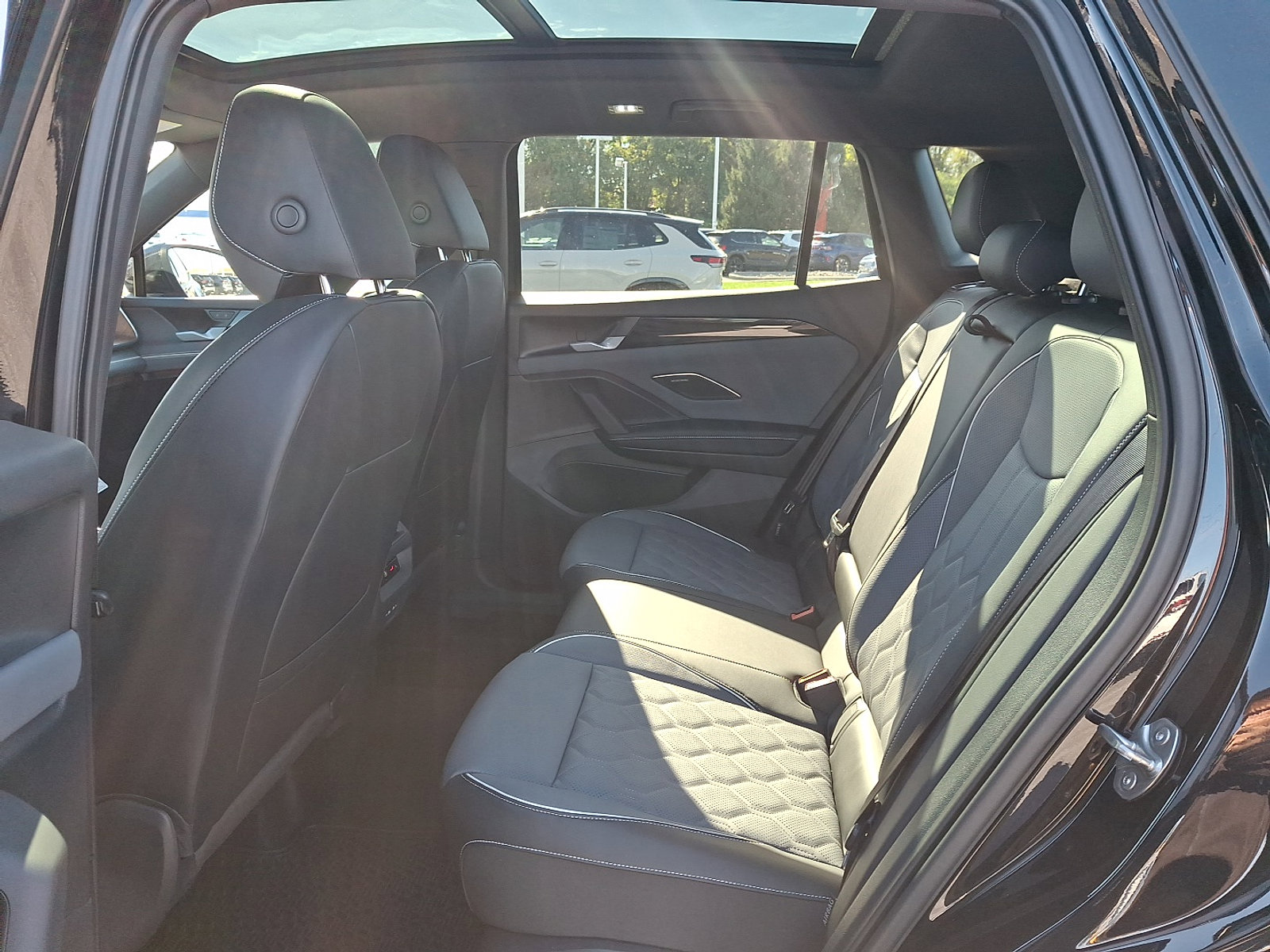 New 2026 Volkswagen Tiguan SEL R-Line image 6