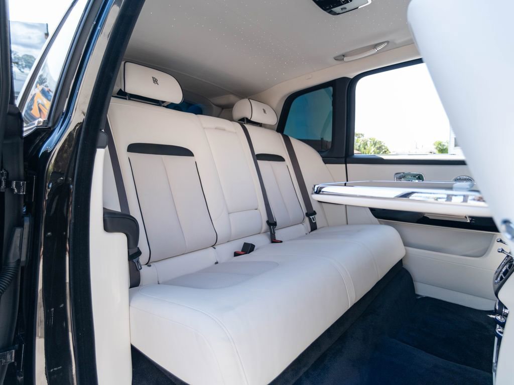Used 2025 Rolls-Royce Cullinan AWD/4WD image 36