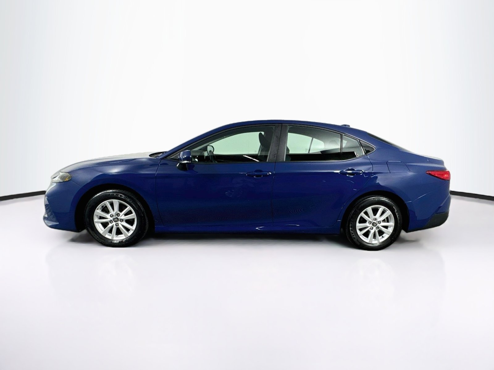 Used 2025 Toyota Camry LE w/ Convenience Package AWD/4WD image 4