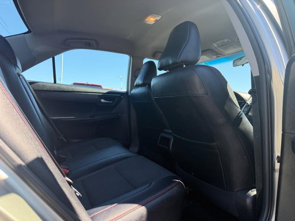 Used 2017 Toyota Camry SE FWD image 11