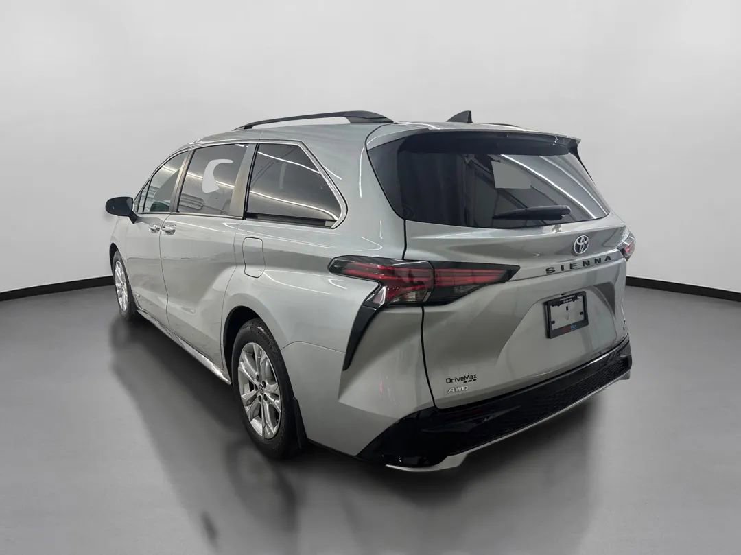 Used 2021 Toyota Sienna XSE w/ XSE Plus Package AWD/4WD image 7
