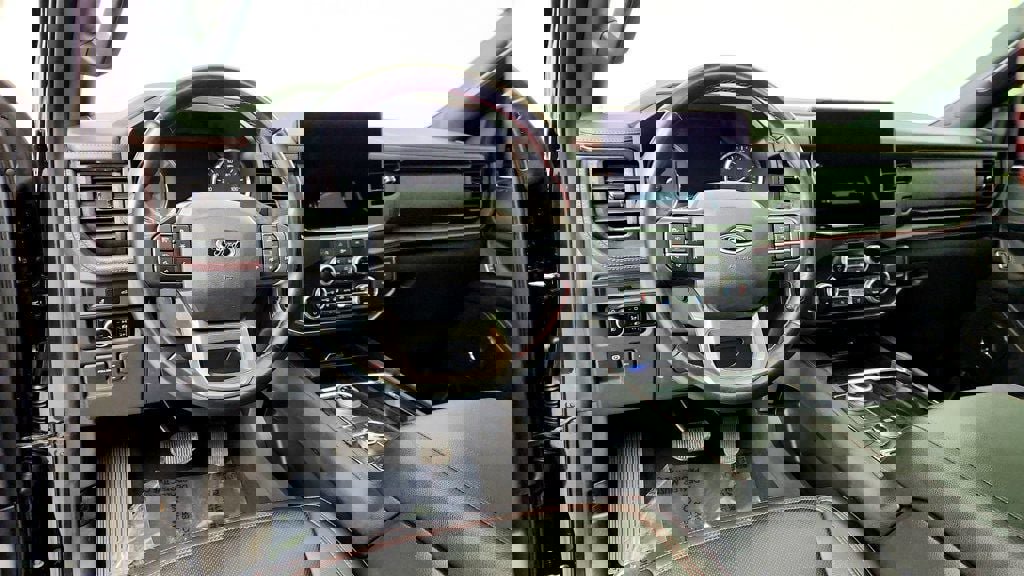 Used 2023 Ford Expedition Limited image 13