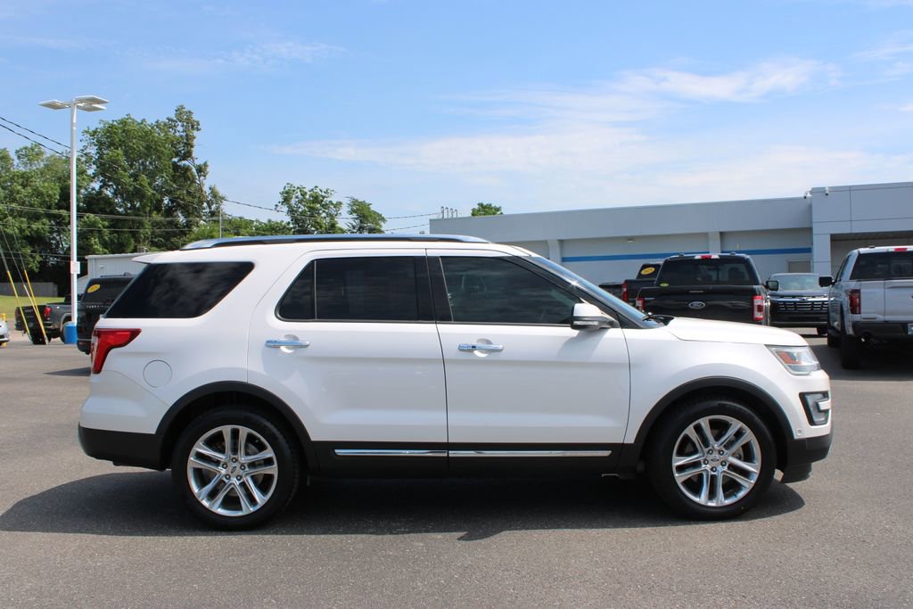 Used 2017 Ford Explorer Limited w/ Equipment Group 301A FWD image 11