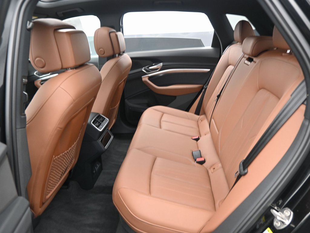 Used 2024 Audi Q8 e-tron Premium Plus image 34