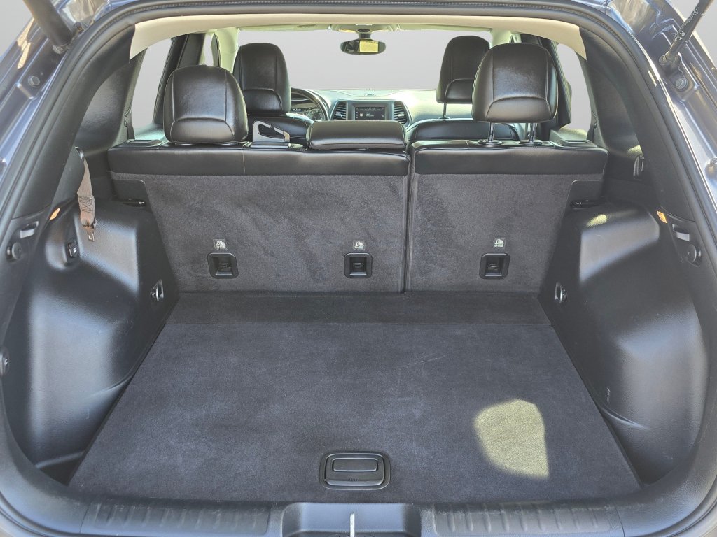 Used 2020 Jeep Cherokee Latitude Plus AWD/4WD image 19