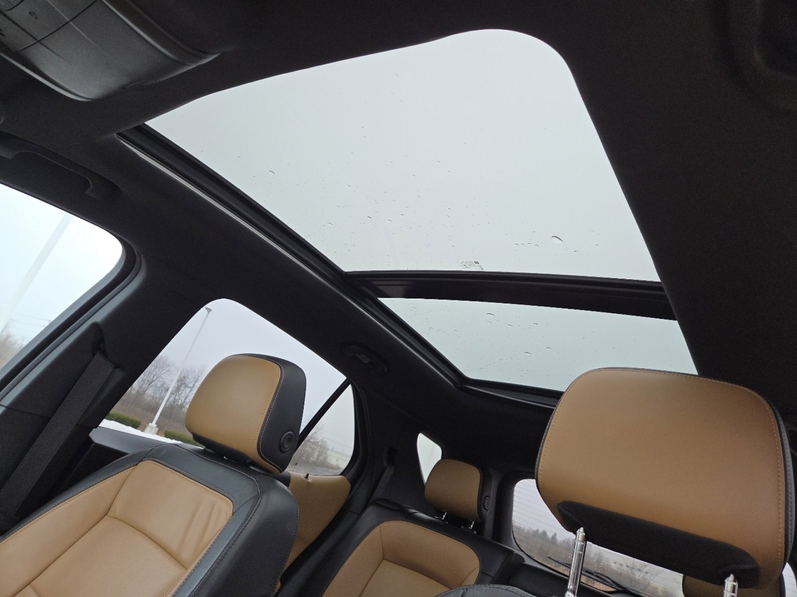 Used 2018 Chevrolet Equinox Premier image 3