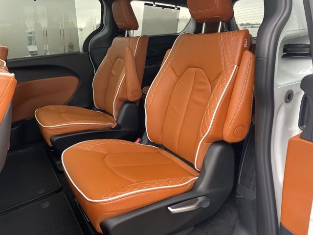 New 2026 Chrysler Pacifica Pinnacle FWD image 11