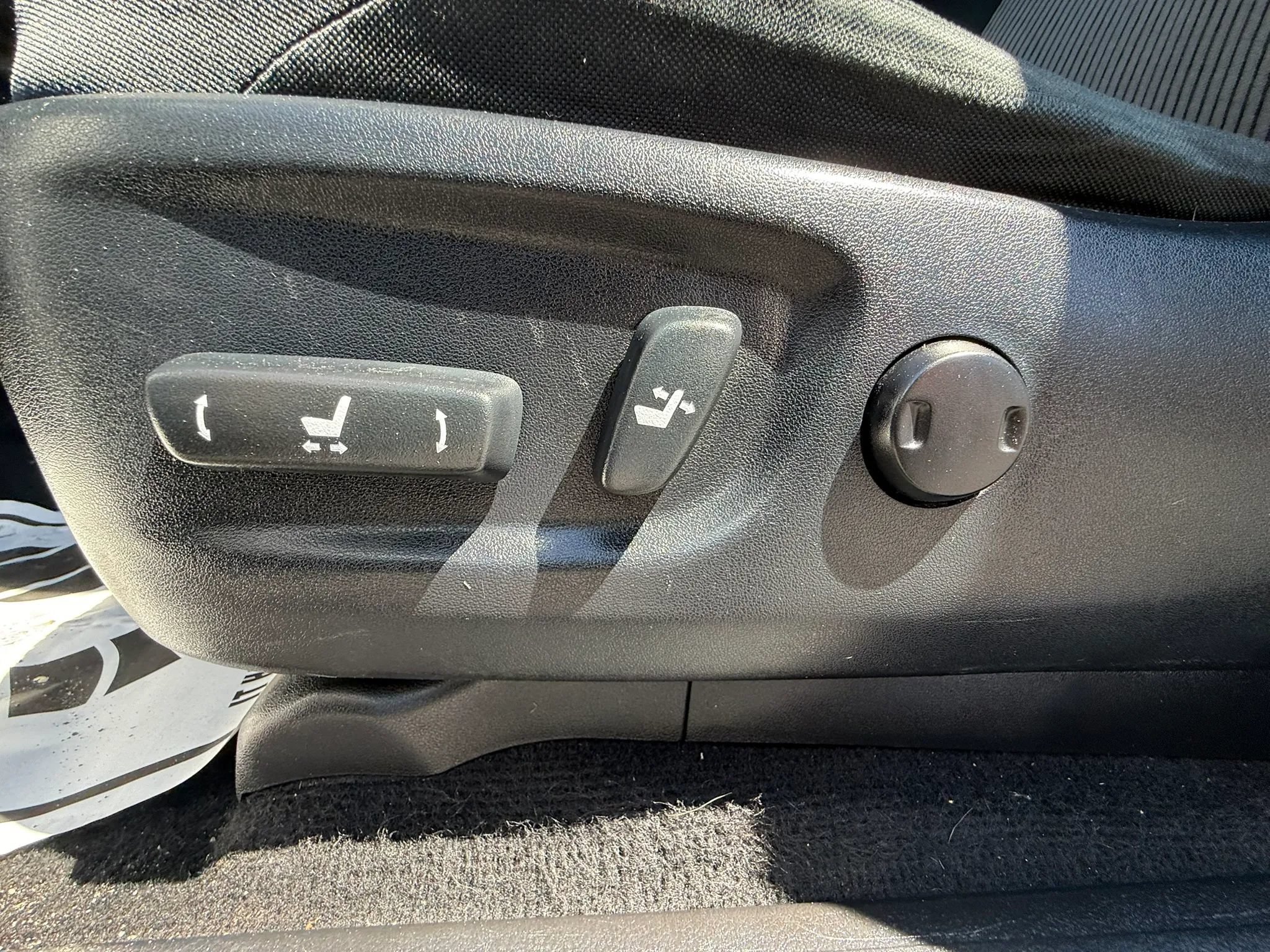 Used 2015 Toyota 4Runner SR5 AWD/4WD image 14