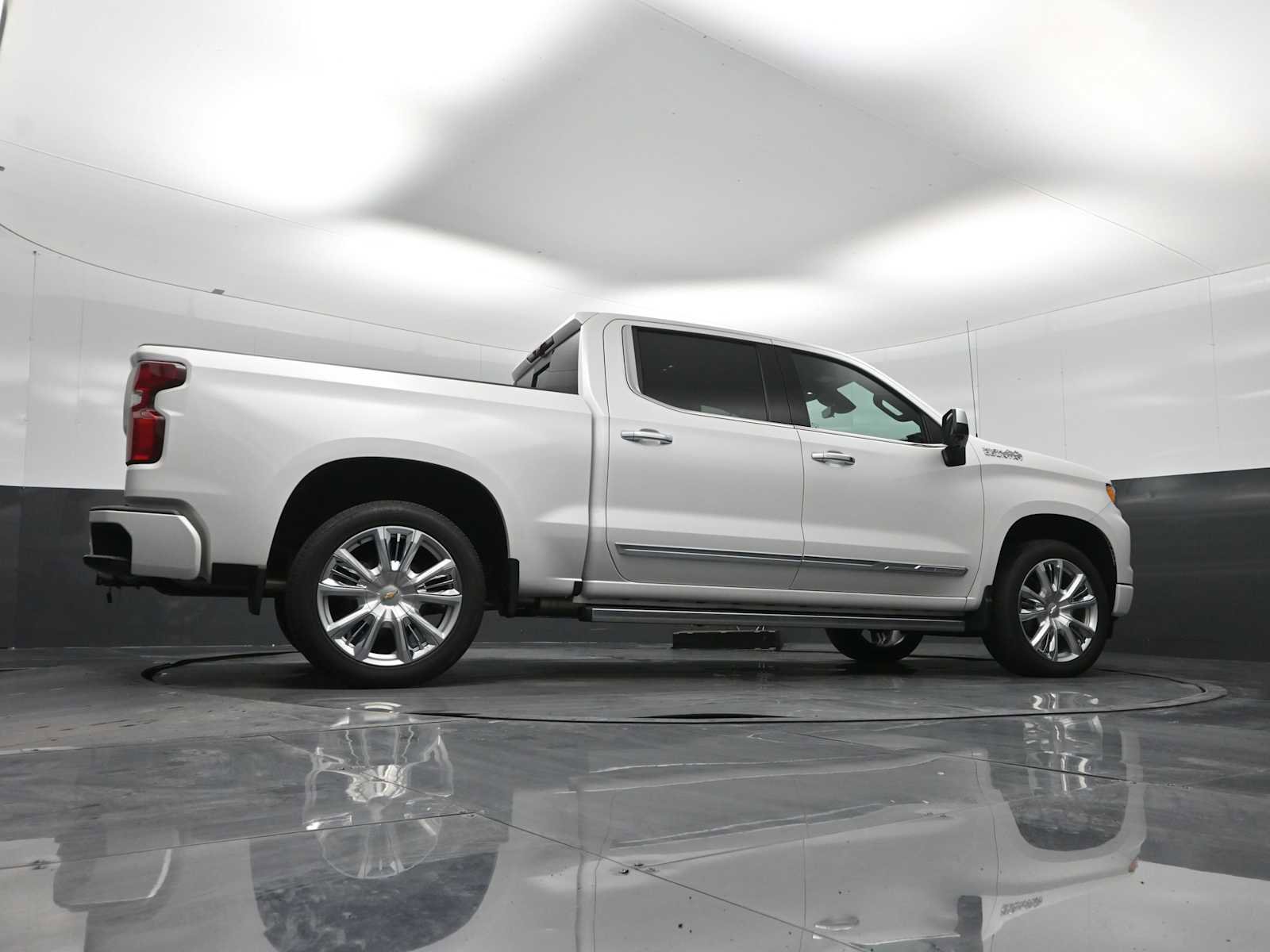 Used 2024 Chevrolet Silverado 1500 High Country image 25