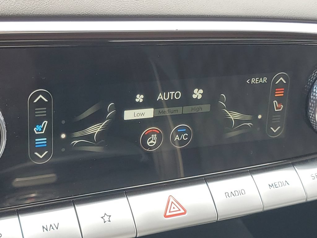 Used 2023 Genesis GV70 3.5T Sport w/ Sport Prestige Package AWD/4WD image 18