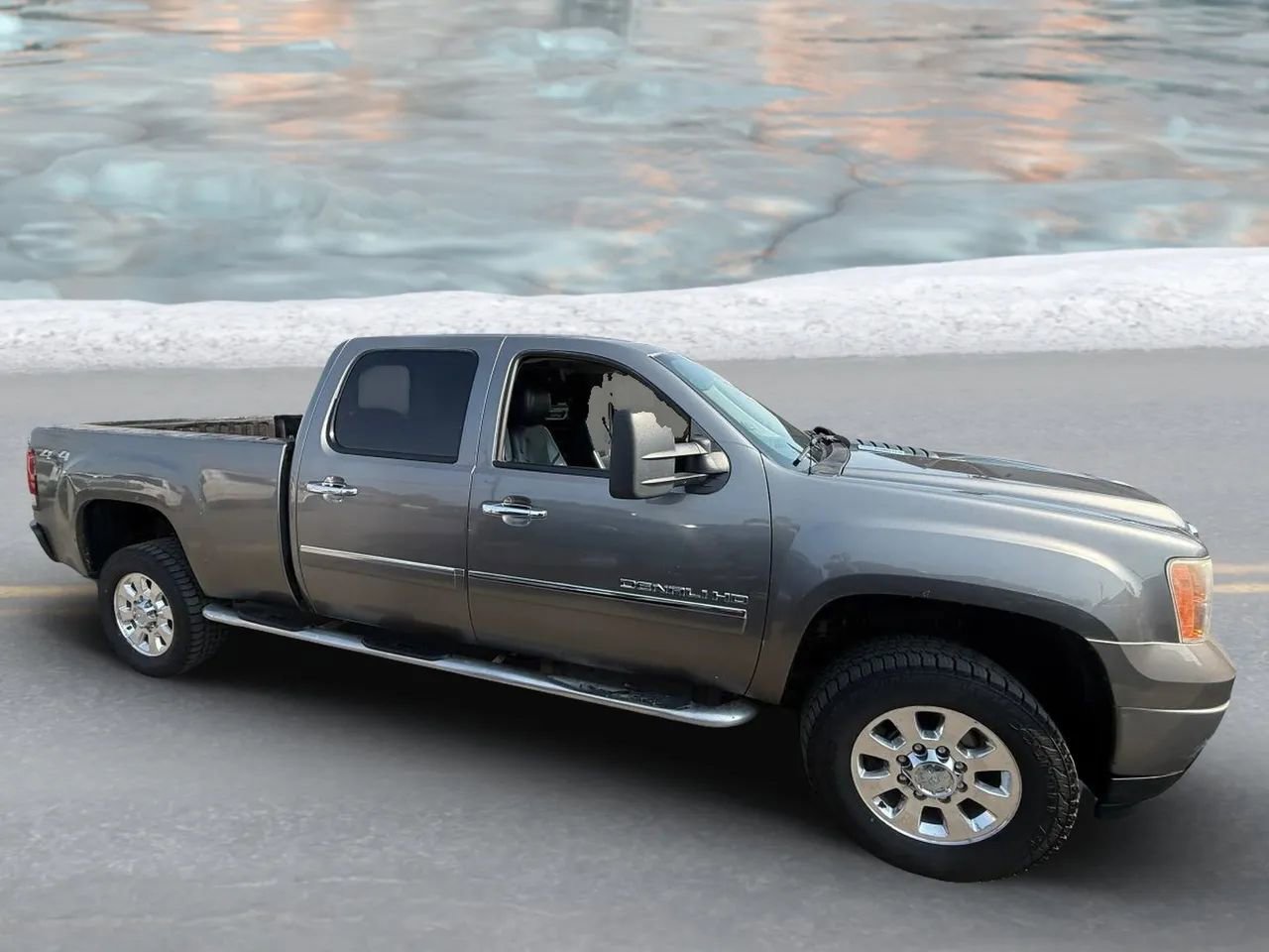 Used 2012 GMC Sierra 2500 Denali image 2