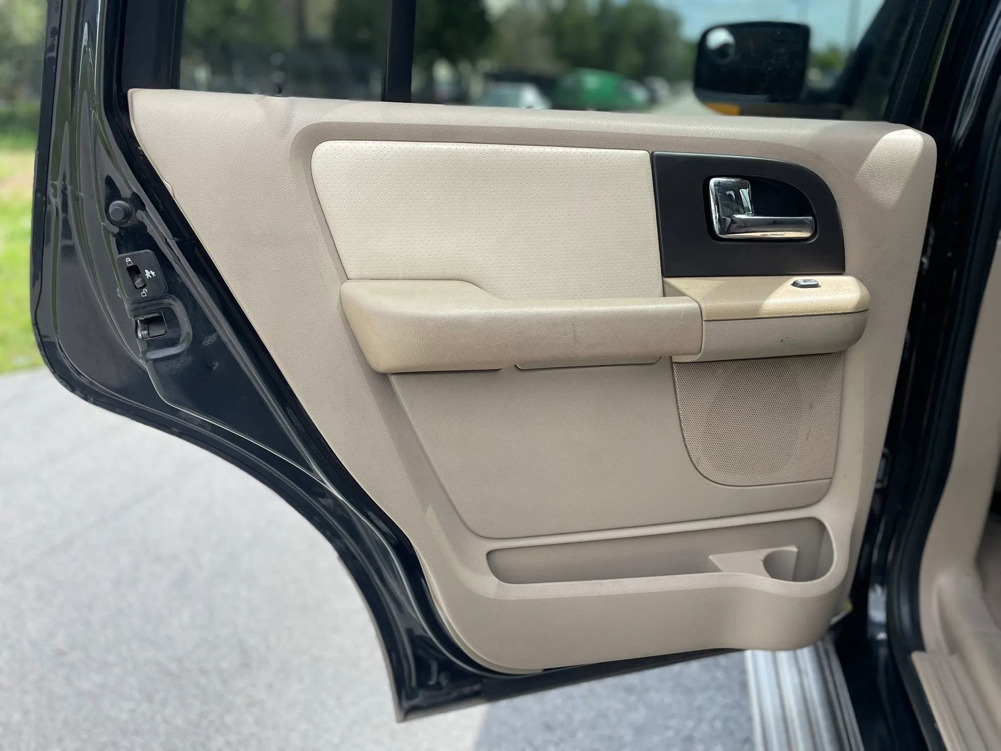 Used 2005 Ford Expedition Eddie Bauer image 28