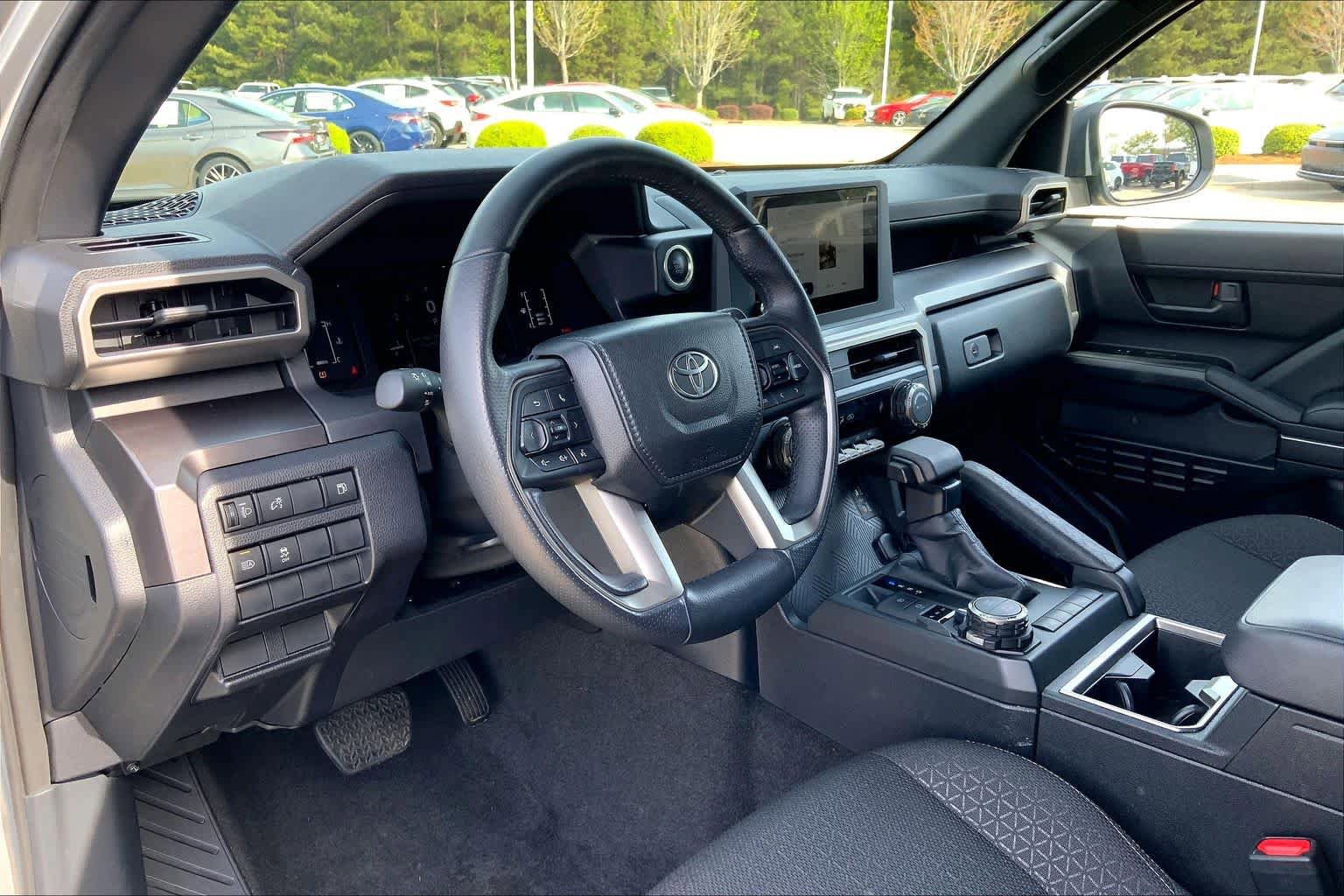 Used 2025 Toyota 4Runner SR5 AWD/4WD image 17