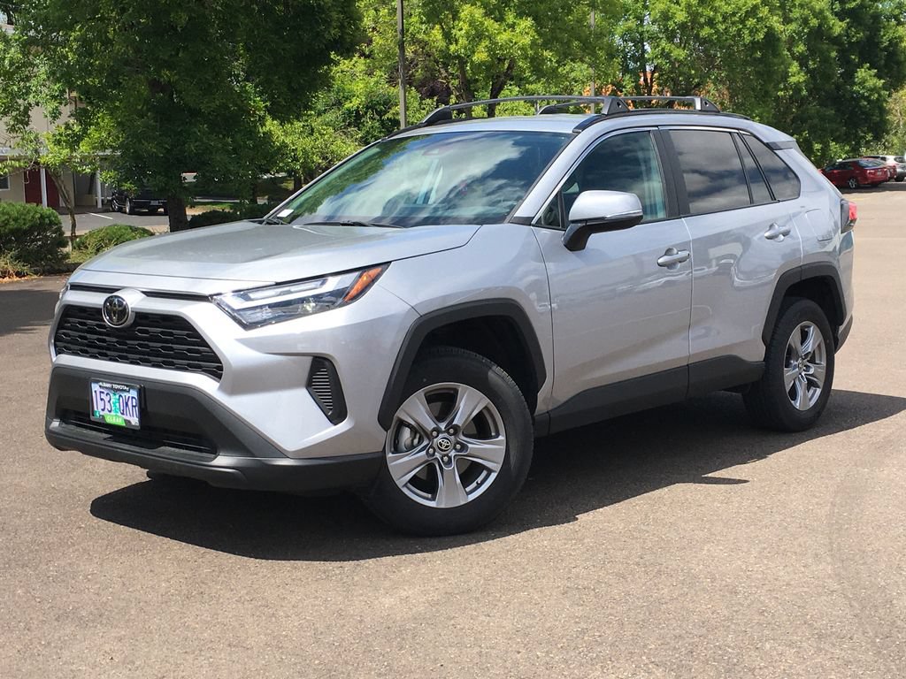 Used 2025 Toyota RAV4 XLE AWD/4WD image 1